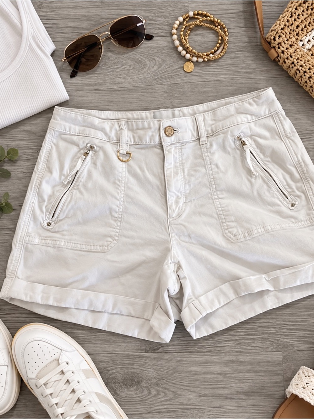 White House Black Market White Mid-Rise Utility Shorts Size 10 4.5”